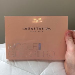 ABH x Nicole Guerriero Highlighter Palette